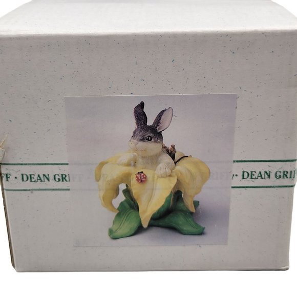 Charming Tails Figurine Binkey In A Lily Rabbit in Flower 89/305 Silvestri - Picture 8 of 9